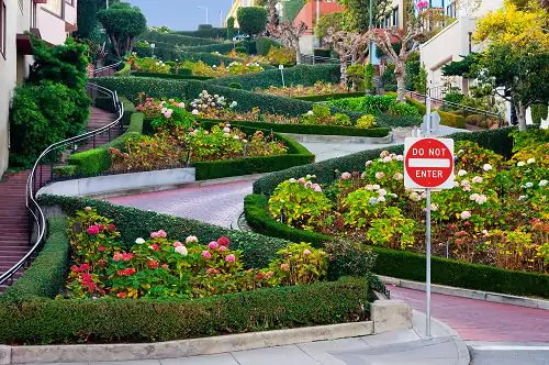 10 Strangest Streets in the World