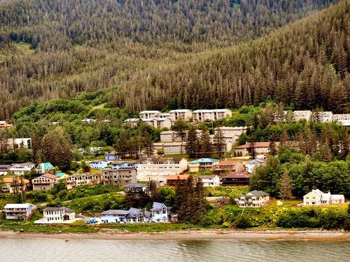 5 Fantastic Places To Live In Alaska