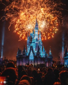 Top tips for saving money at Disney parks while traveling with a family on a budget